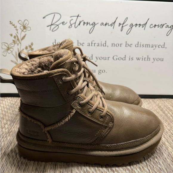 UGG Tan Leather Lace-Up Boots Men SZ 9 **Like new**Box3 - Picture 3 of 6